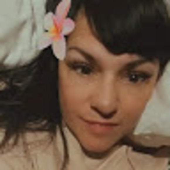 Meet your Posher, Naomi - Picture 1 of 1